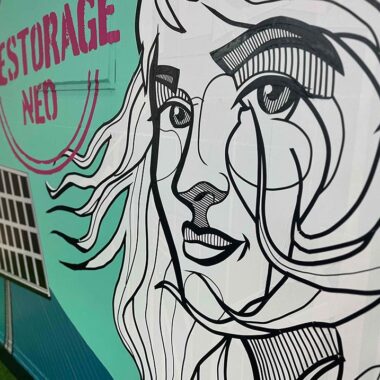 Tape Art Gestaltung des Modularen Speichersystems für Energieversorgung von Siemens – DUMBO AND GERALD – Enlit – Messe München