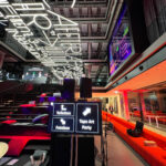 Bunte Glas Fassade – Tape Art Gestaltung für Opening House of Communication Munich – Serviceplan – Tape Art Eventdesign by DUMBO AND GERALD