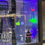 Bunte Glas Fassade – Tape Art Gestaltung für Opening House of Communication Munich – Serviceplan – Tape Art Eventdesign by DUMBO AND GERALD