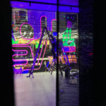 Bunte Glas Fassade – Tape Art Gestaltung für Opening House of Communication Munich – Serviceplan – Tape Art Eventdesign by DUMBO AND GERALD